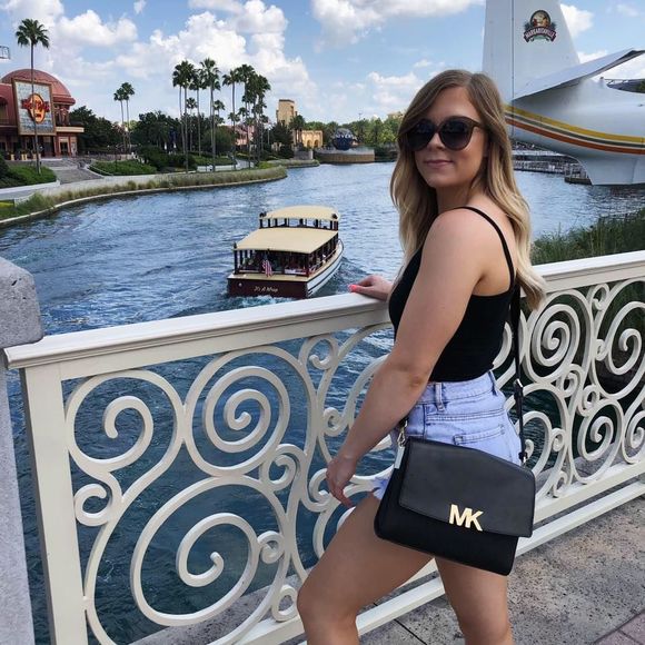 Meet your Posher, Lexie - Picture 1 of 1